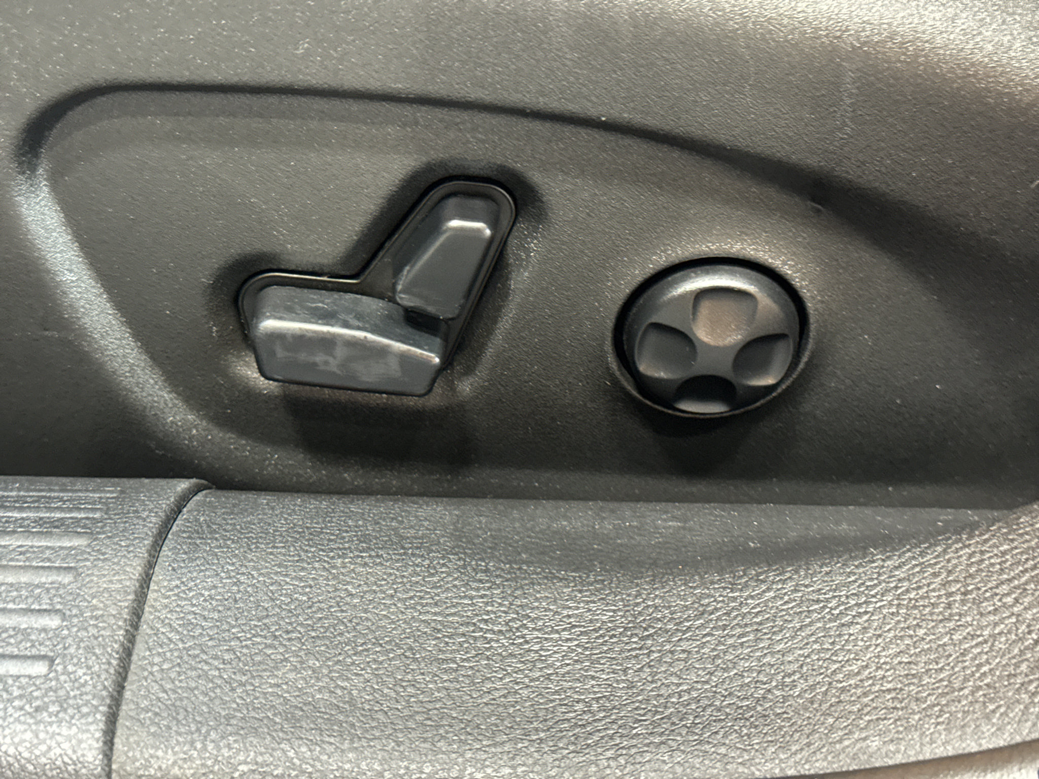 Used 2015 Chrysler 200 S FWD image 14