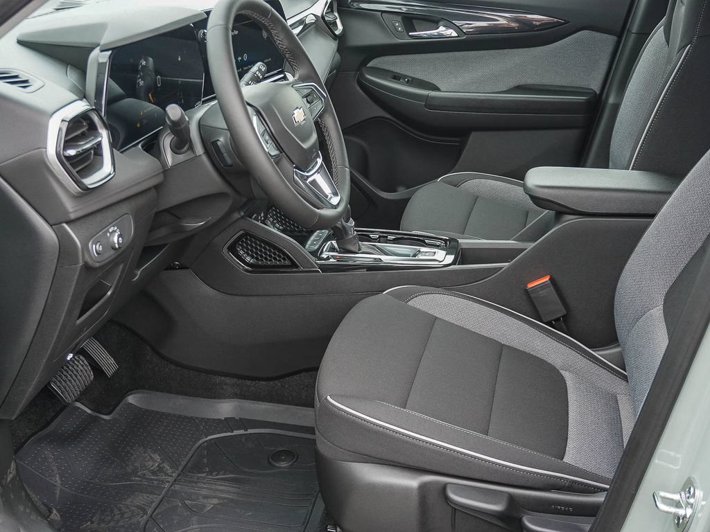 New 2026 Chevrolet TrailBlazer LT w/ LT Cold Weather Package FWD image 17