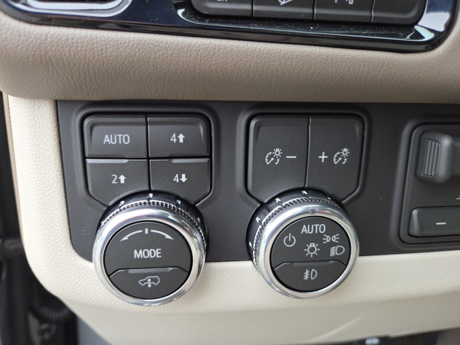 New 2026 GMC Yukon Denali image 8