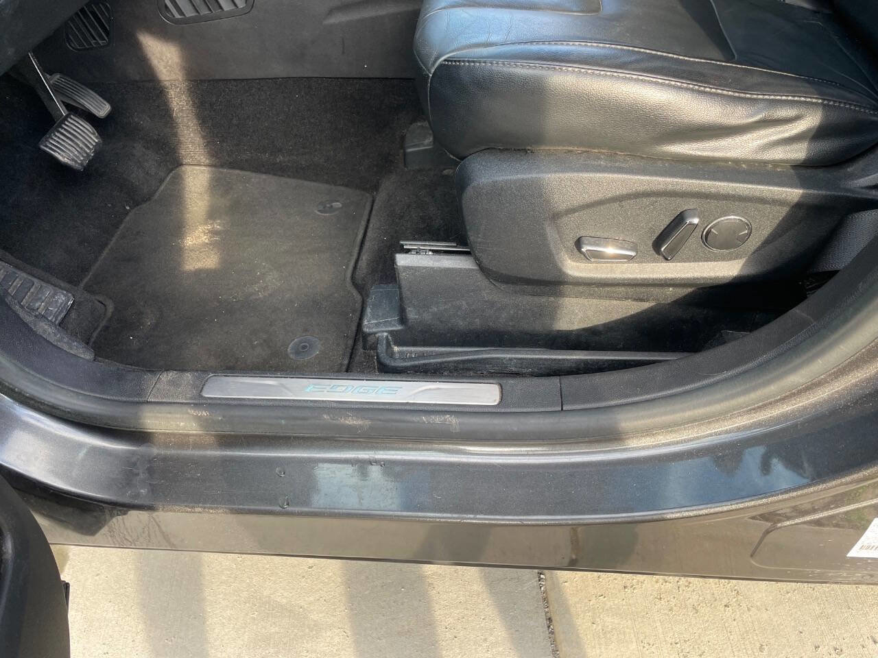 Used 2017 Ford Edge Titanium FWD image 23