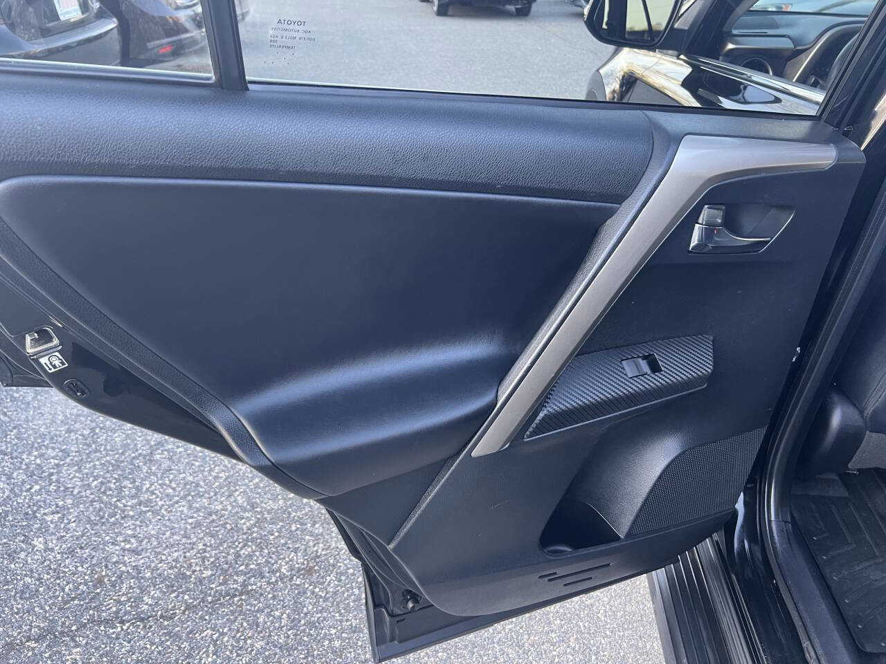 Used 2015 Toyota RAV4 Limited image 18