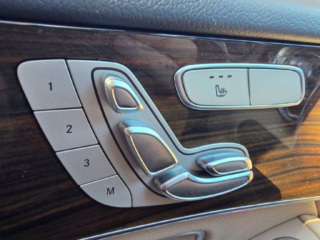 Used 2018 Mercedes-Benz GLC 300 4MATIC image 30