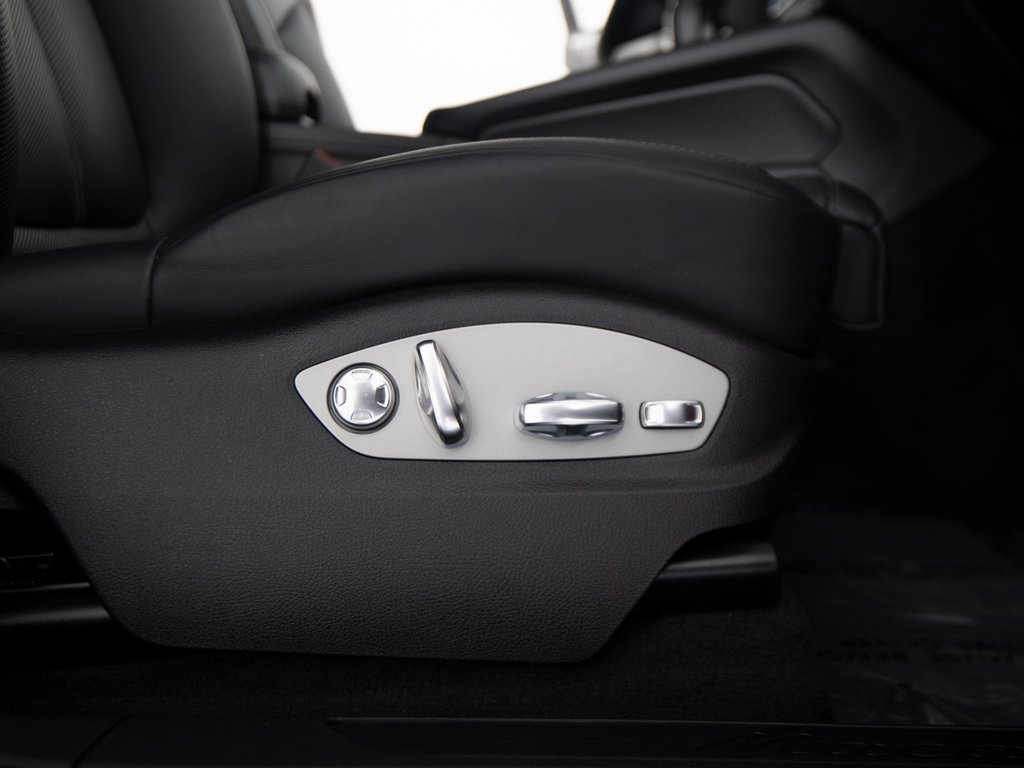 Certified 2025 Porsche Macan image 36