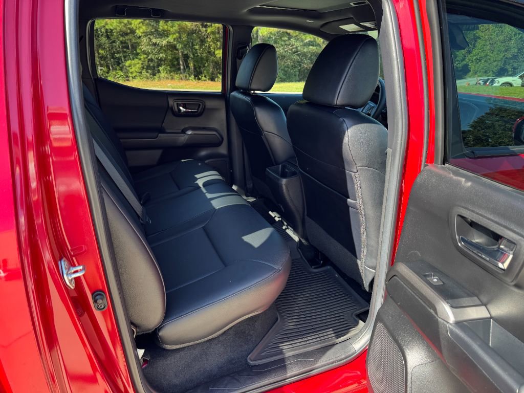 Used 2022 Toyota Tacoma TRD Off-Road image 13