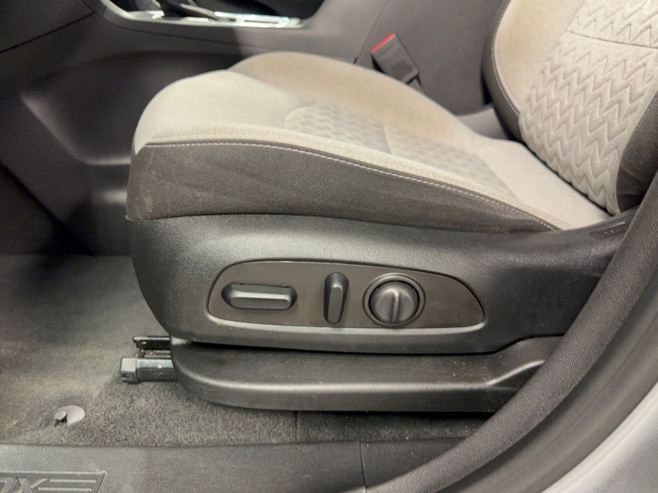 Used 2023 Chevrolet Equinox LS w/ LS Convenience Package AWD/4WD image 16