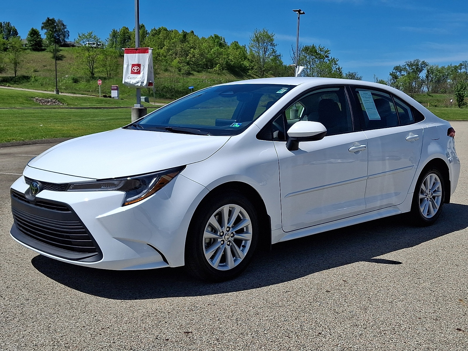 Used 2026 Toyota Corolla LE w/ LE Premium Package FWD image 3