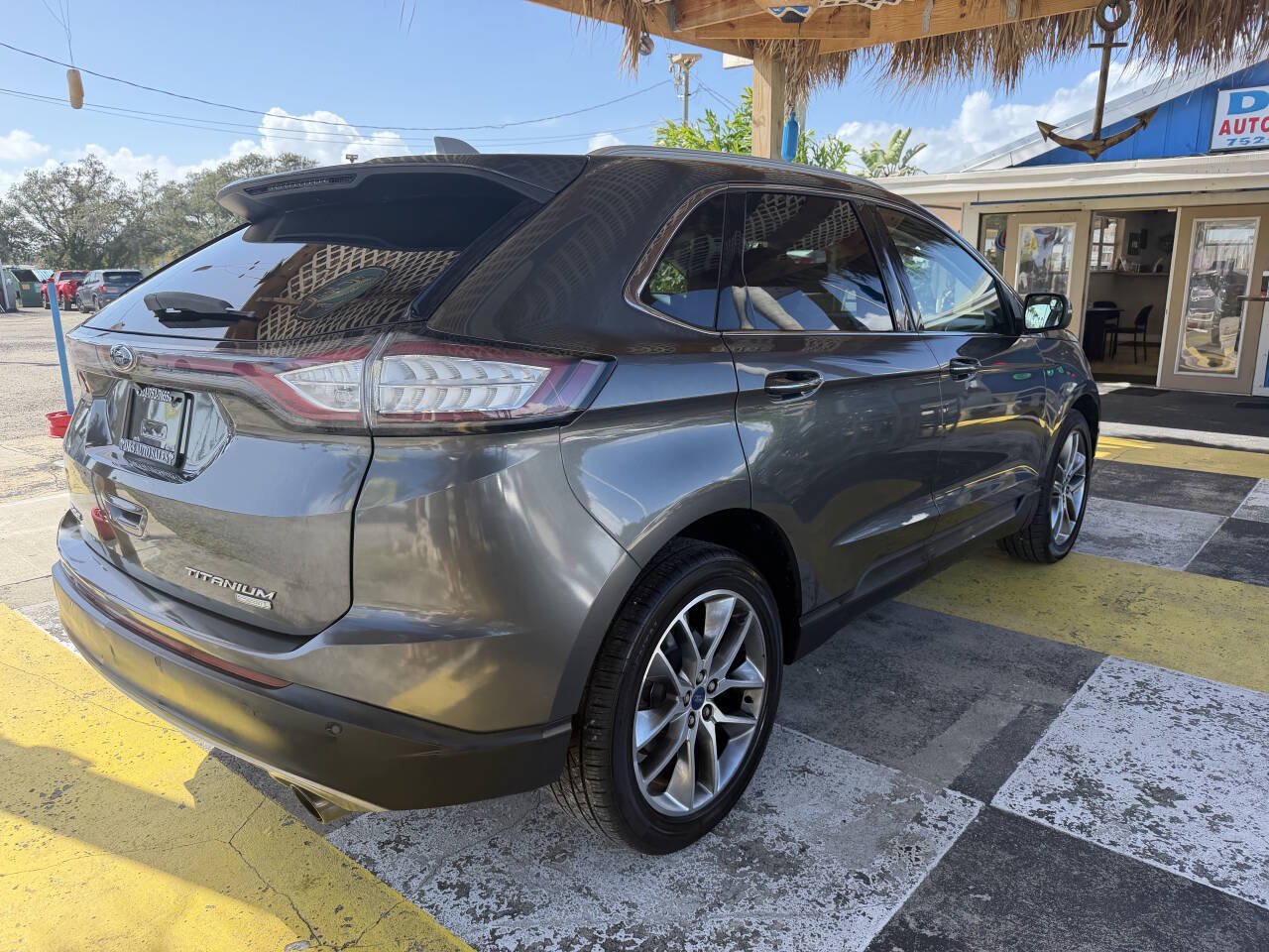 Used 2018 Ford Edge Titanium FWD image 5