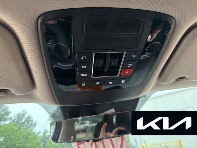 Used 2025 Kia Carnival SX Prestige FWD image 16