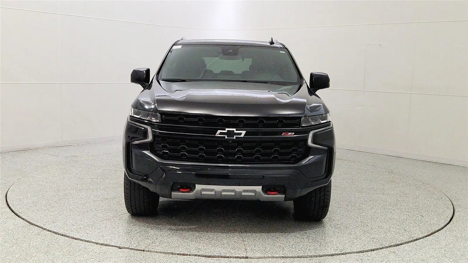 Used 2023 Chevrolet Tahoe Z71 w/ Luxury Package AWD/4WD image 2