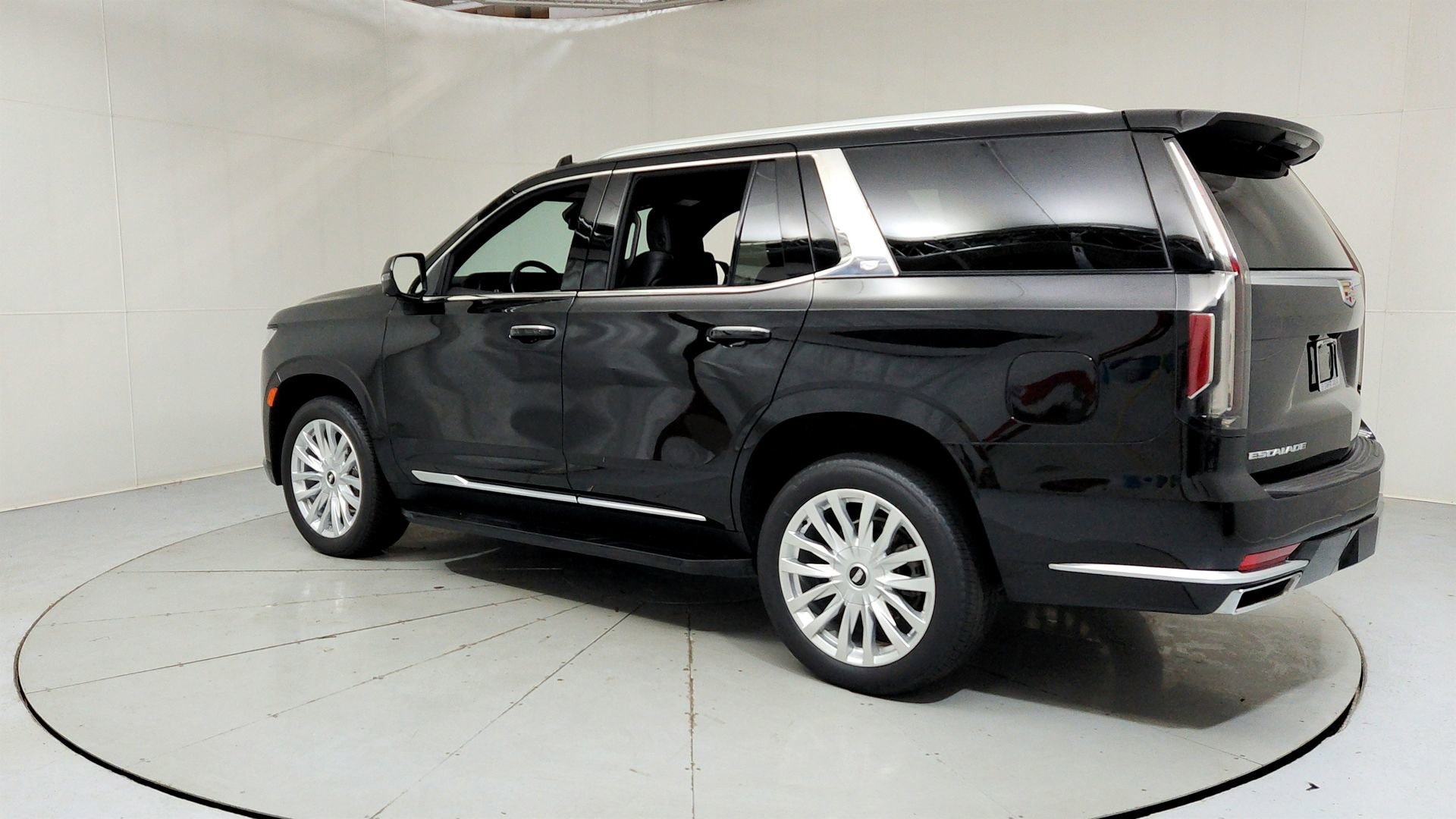 Used 2023 Cadillac Escalade Luxury AWD/4WD image 3