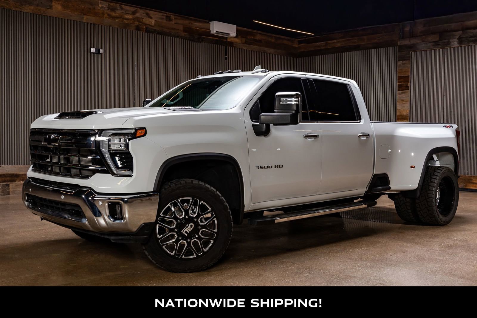 Used 2025 Chevrolet Silverado 3500 LTZ w/ LTZ Plus Package image 4