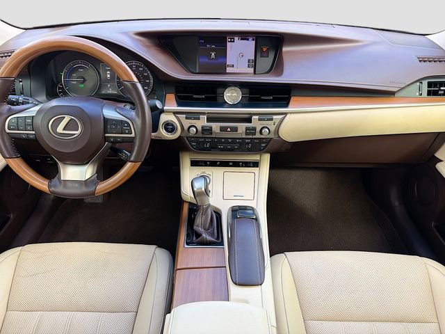 Used 2016 Lexus ES 300h w/ Luxury Package w/Wood Trim image 19