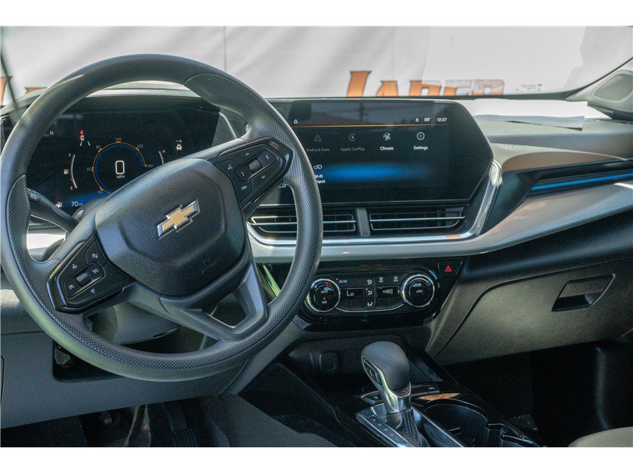 Used 2024 Chevrolet Trax LT FWD image 33