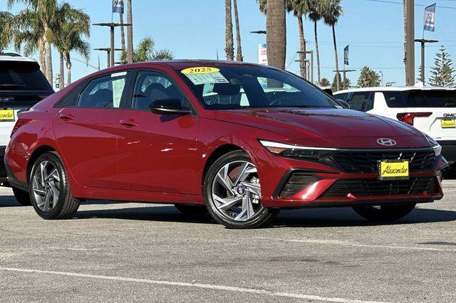 Used 2025 Hyundai Elantra Sport image 2