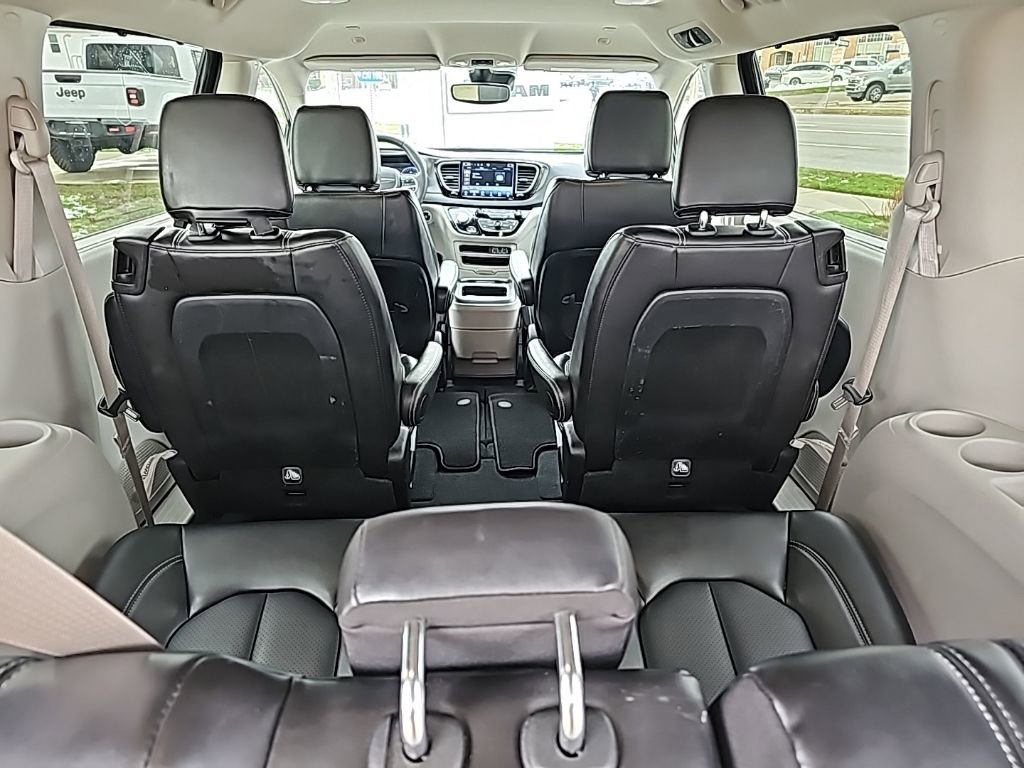 Certified 2024 Chrysler Pacifica Touring-L image 21