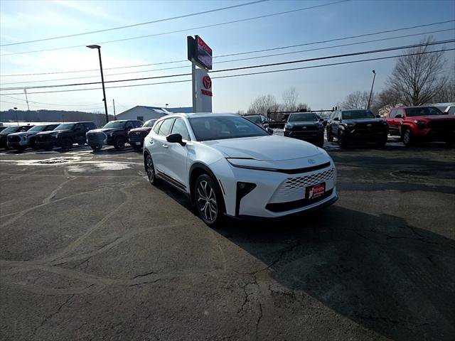 Certified 2025 Toyota Crown Signia image 1