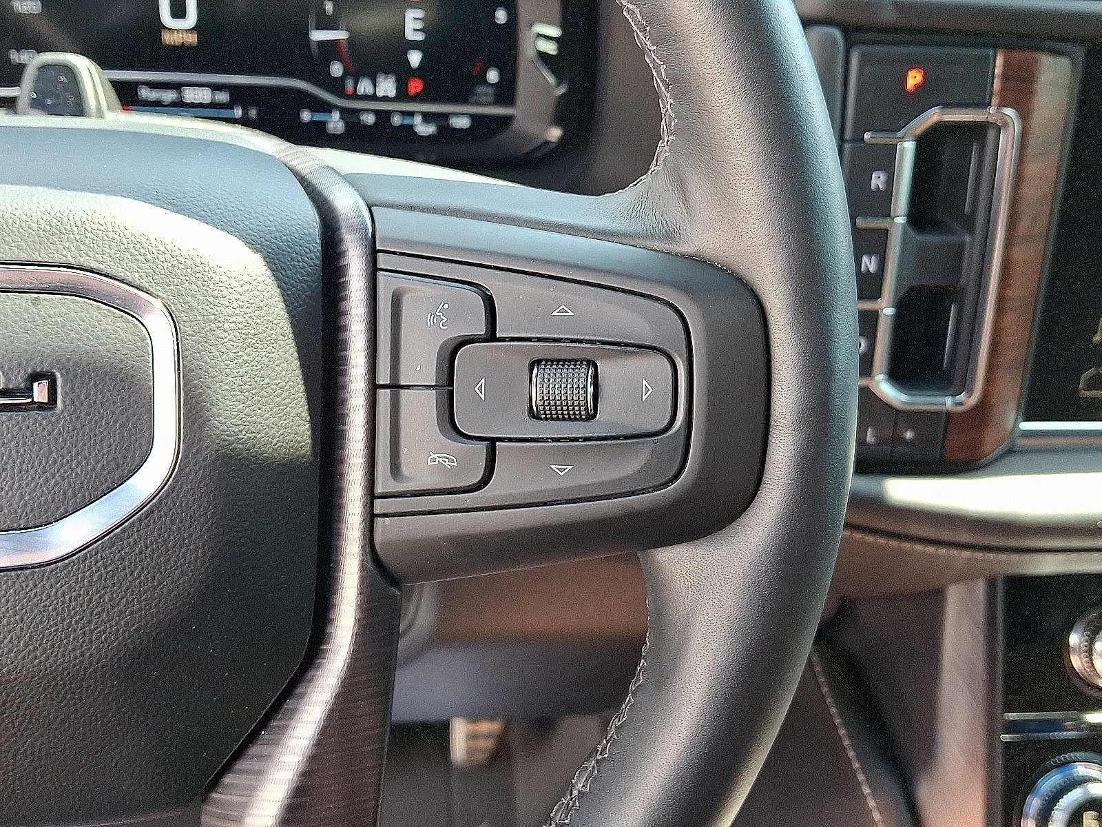 Used 2023 GMC Yukon Denali Ultimate AWD/4WD image 28