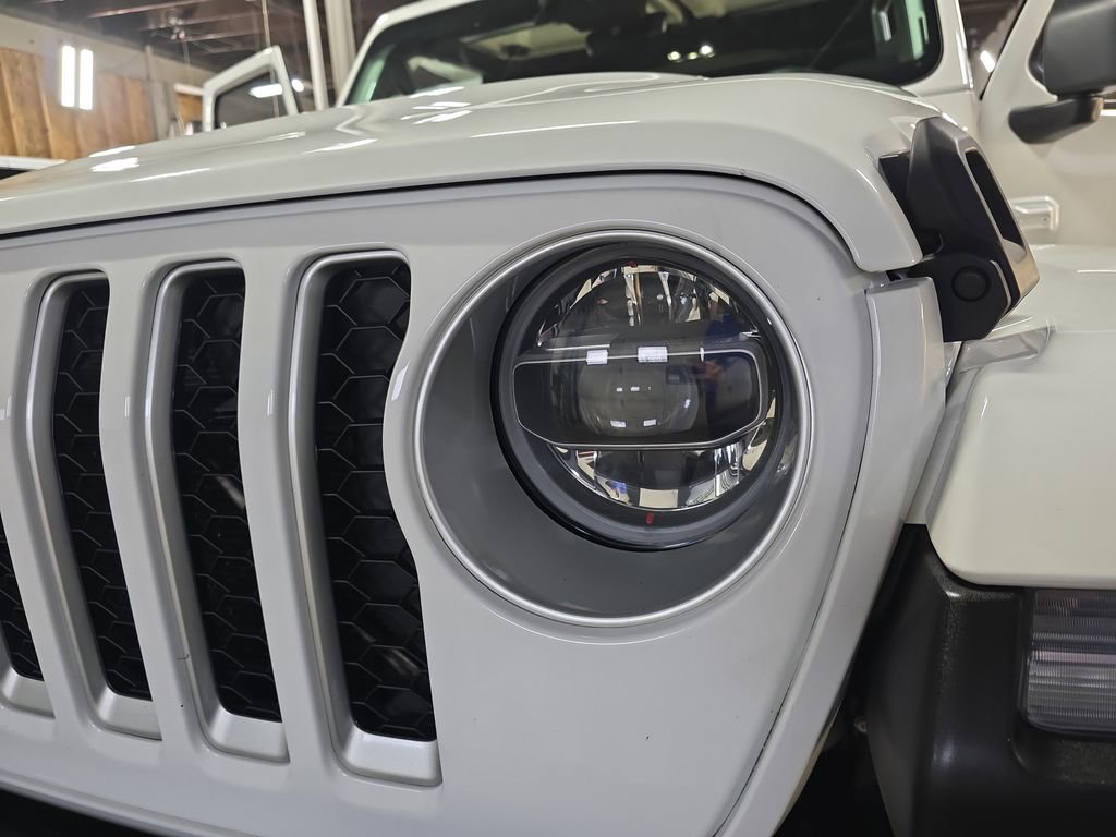 Used 2021 Jeep Gladiator Overland w/ Advanced Safety Group AWD/4WD image 29