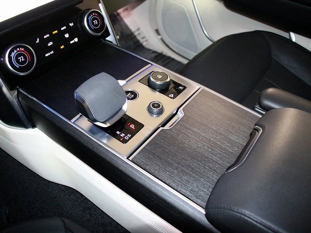 Used 2022 Land Rover Range Rover Long Wheelbase SE image 26