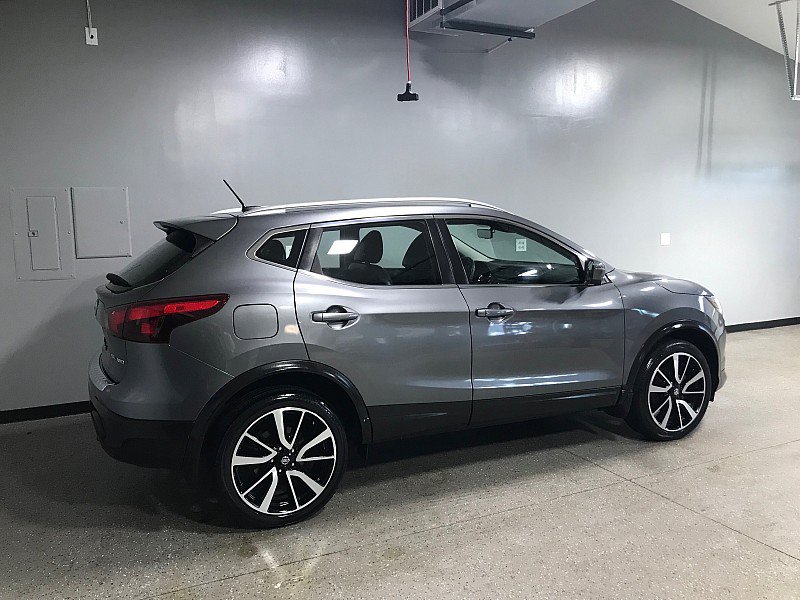 Used 2017 Nissan Rogue Sport SL w/ SL Premium Package AWD/4WD image 3