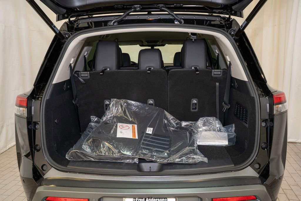 New 2026 Nissan Pathfinder SL image 6