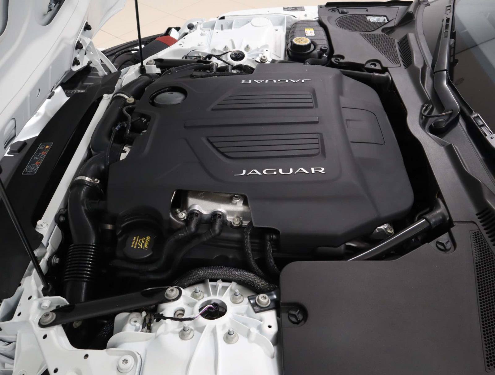 Used 2024 Jaguar F-TYPE Convertible AWD image 11