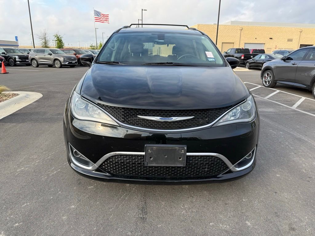 Used 2019 Chrysler Pacifica Touring-L image 2