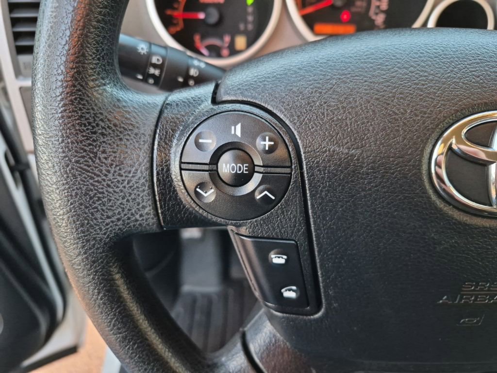 Used 2013 Toyota Tundra 4x4 CrewMax w/ Tow Pkg image 33