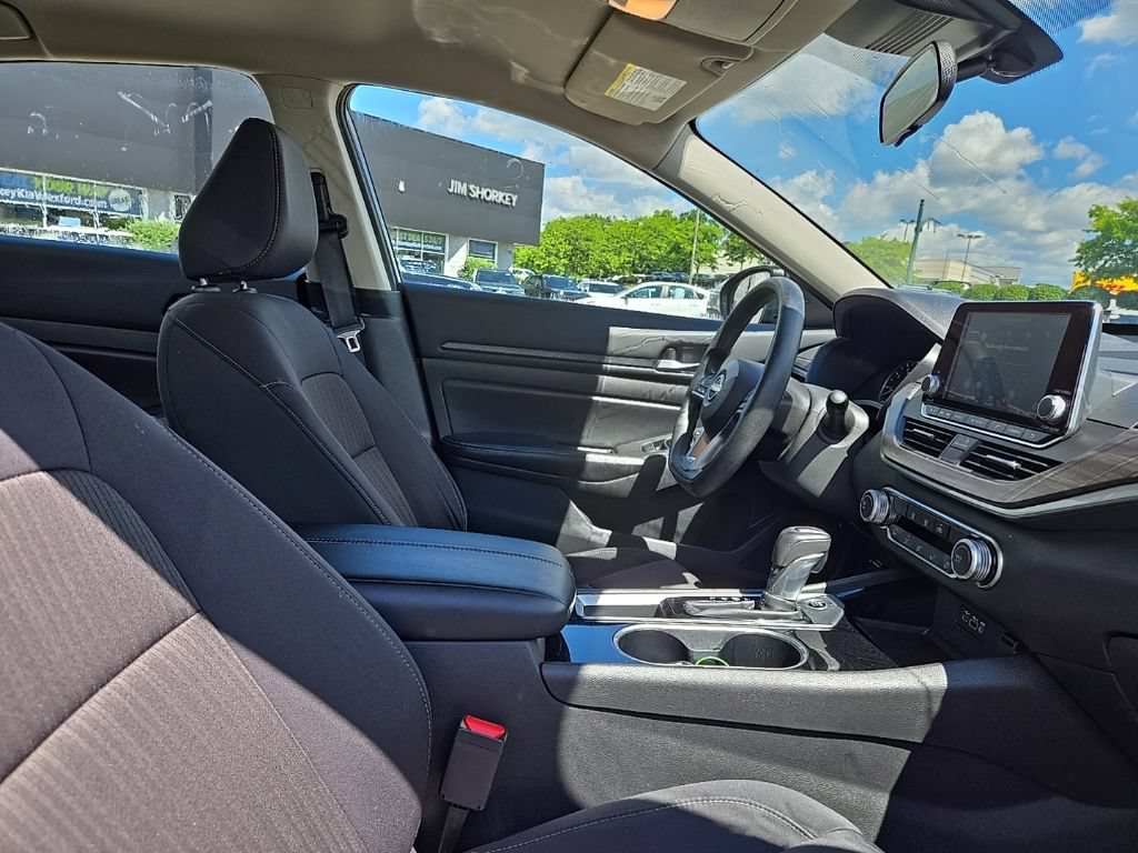 Used 2024 Nissan Altima 2.5 SV FWD image 33