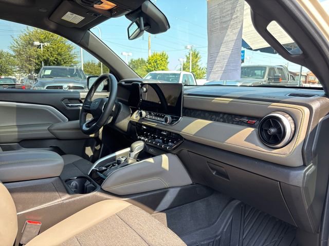 Used 2024 Chevrolet Colorado ZR2 w/ Technology Package image 31