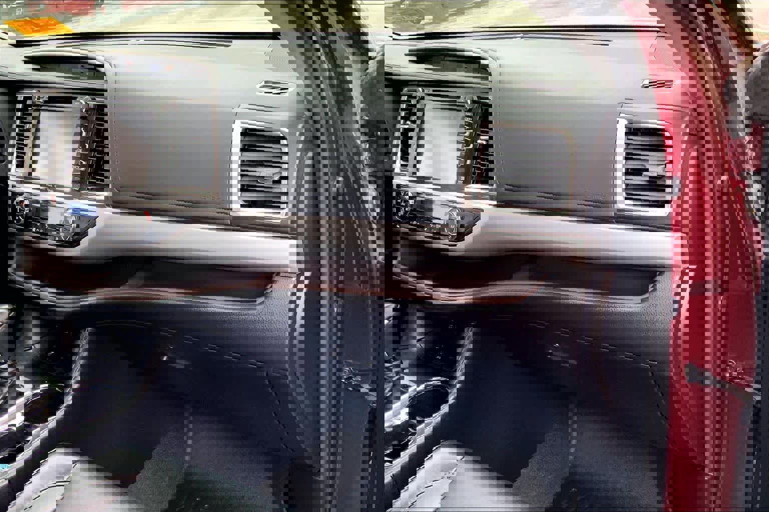 Used 2019 Toyota Highlander XLE image 16