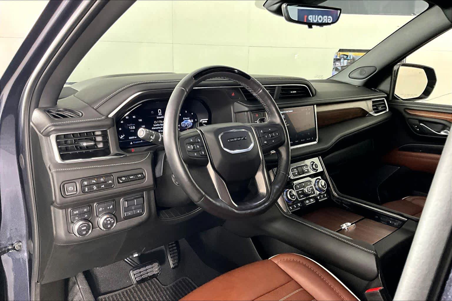 Used 2023 GMC Yukon Denali Ultimate AWD/4WD image 17