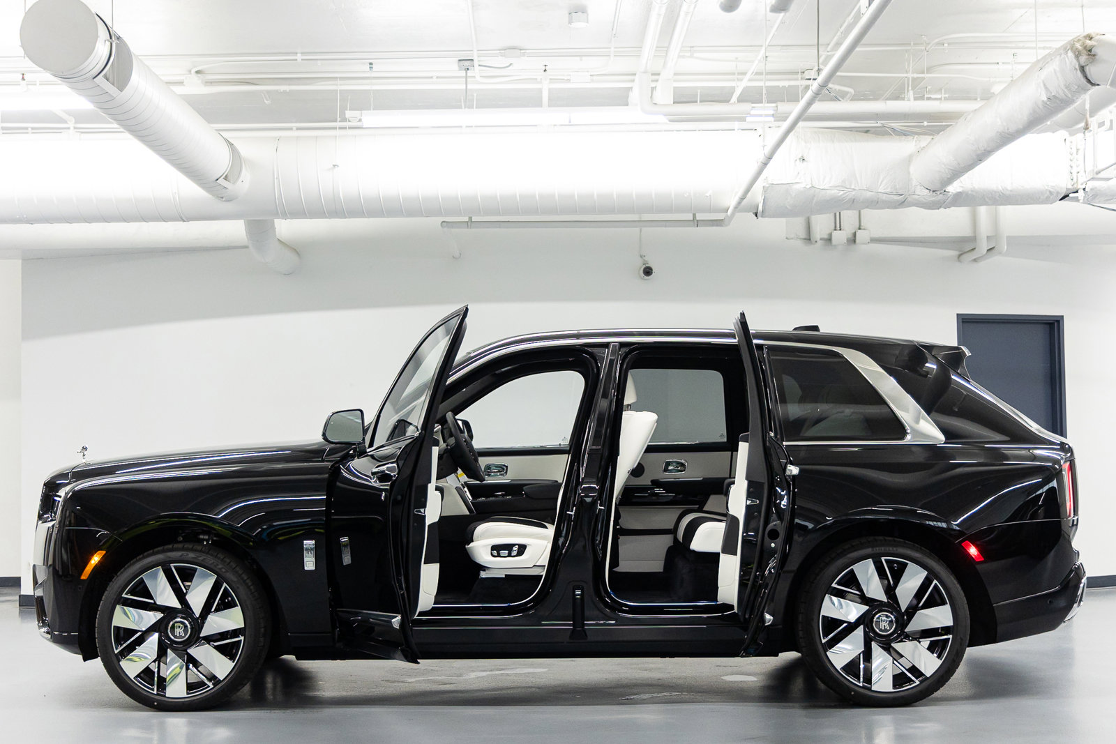 New 2026 Rolls-Royce Cullinan image 29