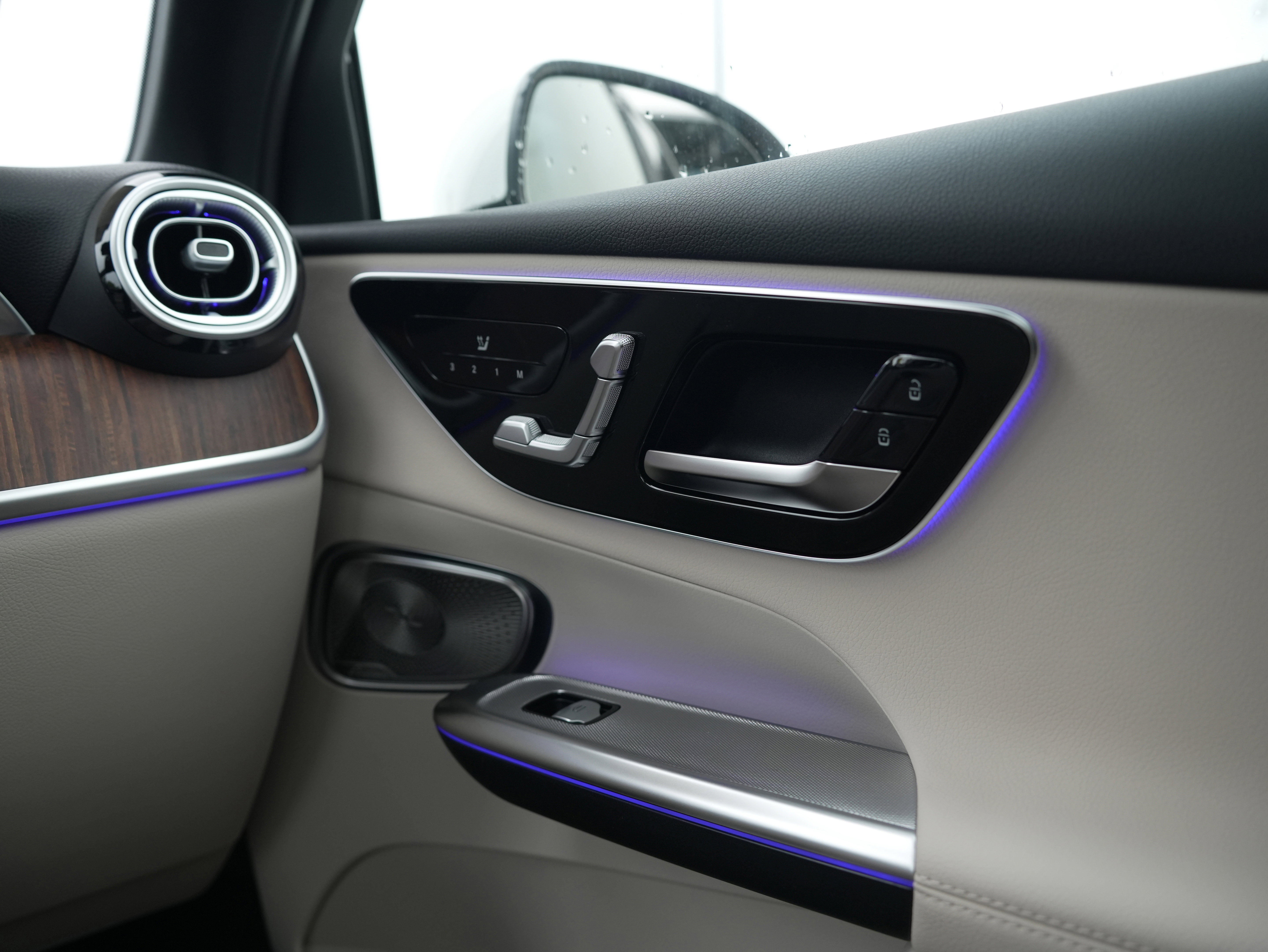 New 2026 Mercedes-Benz GLC 350e 4MATIC image 29