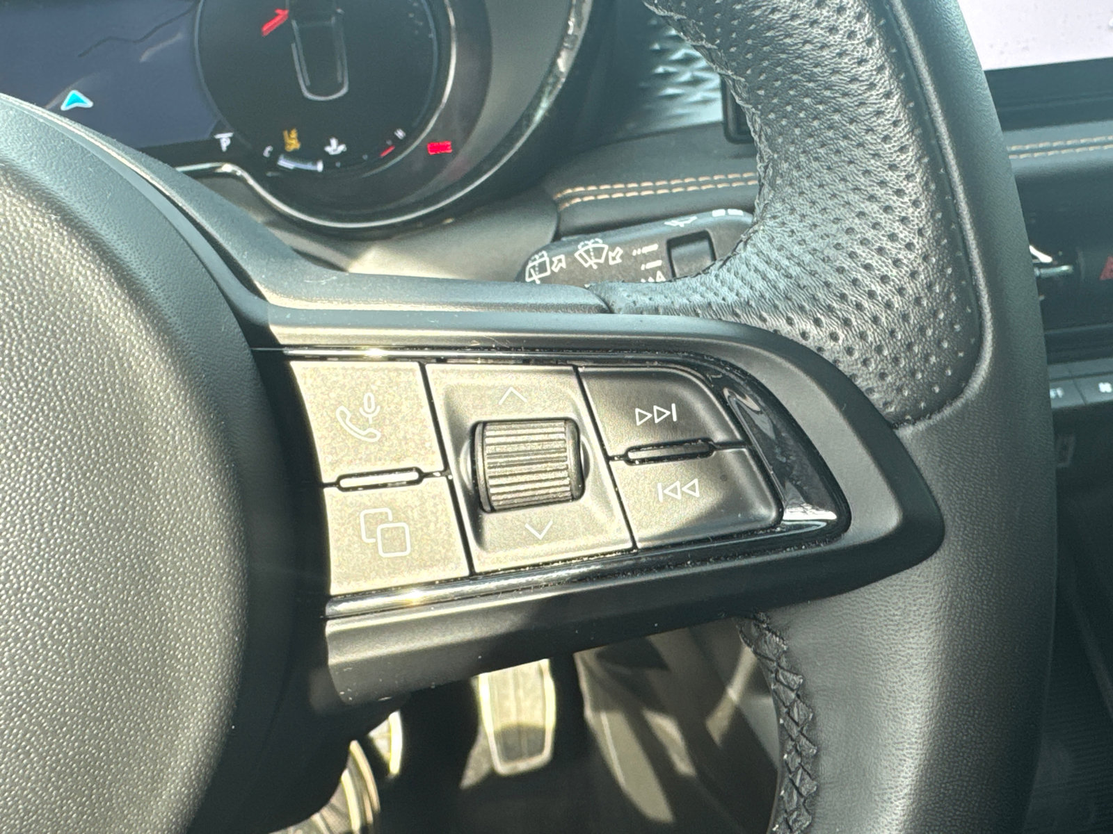 Used 2025 Alfa Romeo Tonale image 33