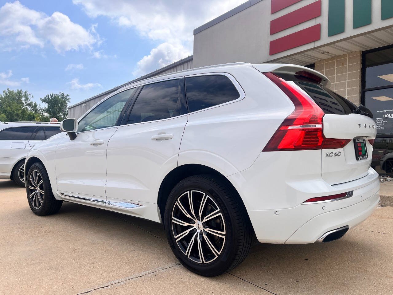 Used 2021 Volvo XC60 T5 Inscription w/ Advanced Package AWD/4WD image 3