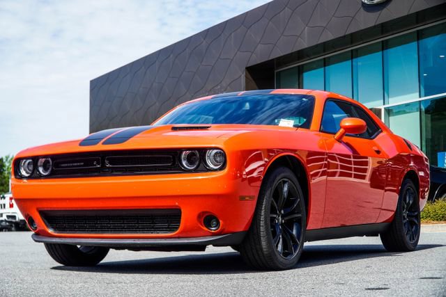 Used 2018 Dodge Challenger SXT w/ Blacktop Package RWD image 9