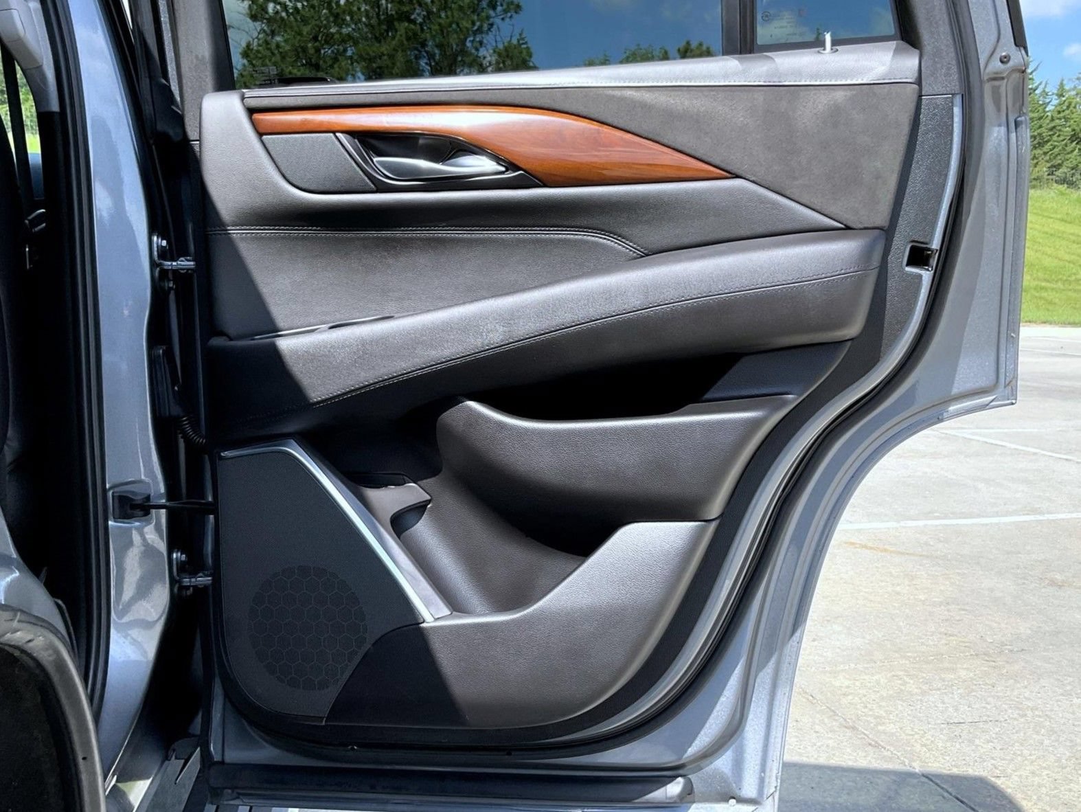 Used 2019 Cadillac Escalade Premium Luxury AWD/4WD image 18