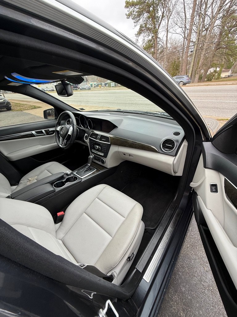 Used 2013 Mercedes-Benz C 250 Sedan image 6