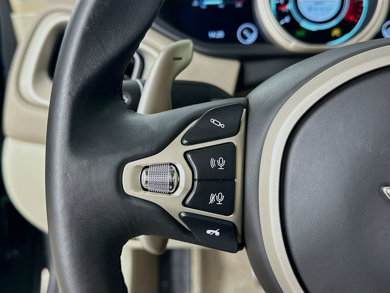 Used 2017 Aston Martin DB11 V12 RWD image 12