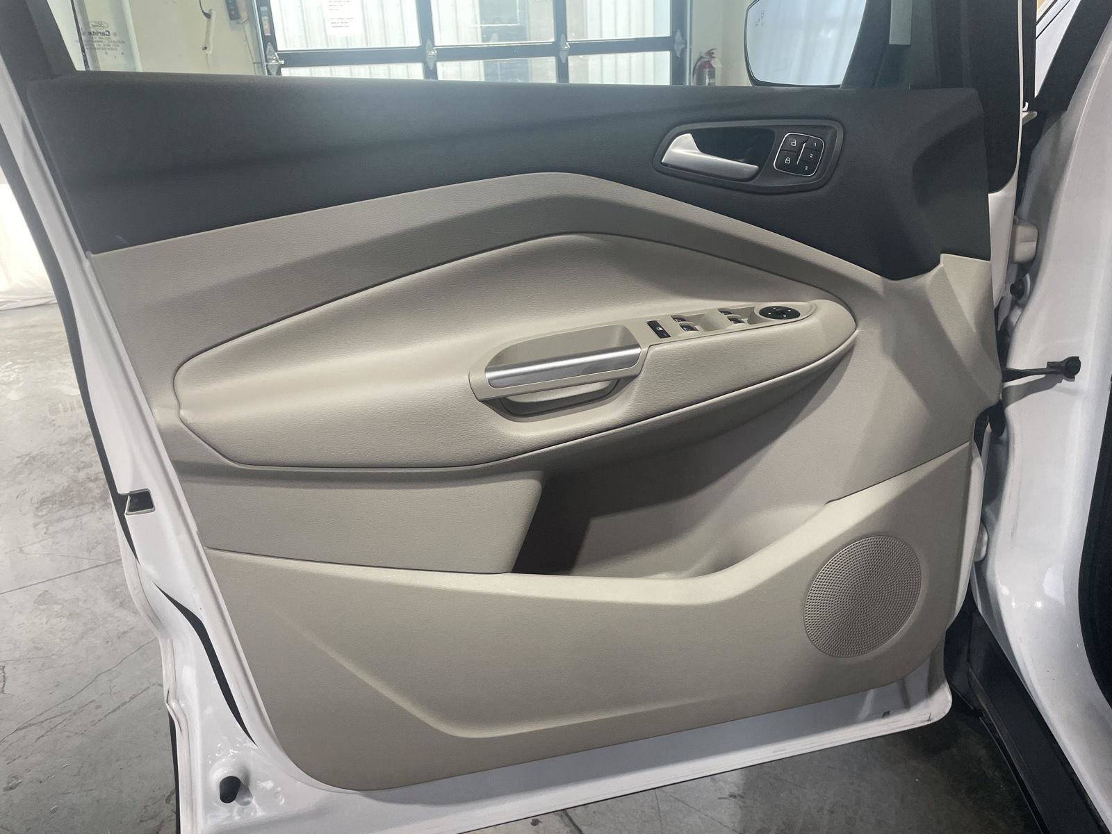 Used 2018 Ford Escape Titanium w/ Ford Safe & Smart Package AWD/4WD image 17