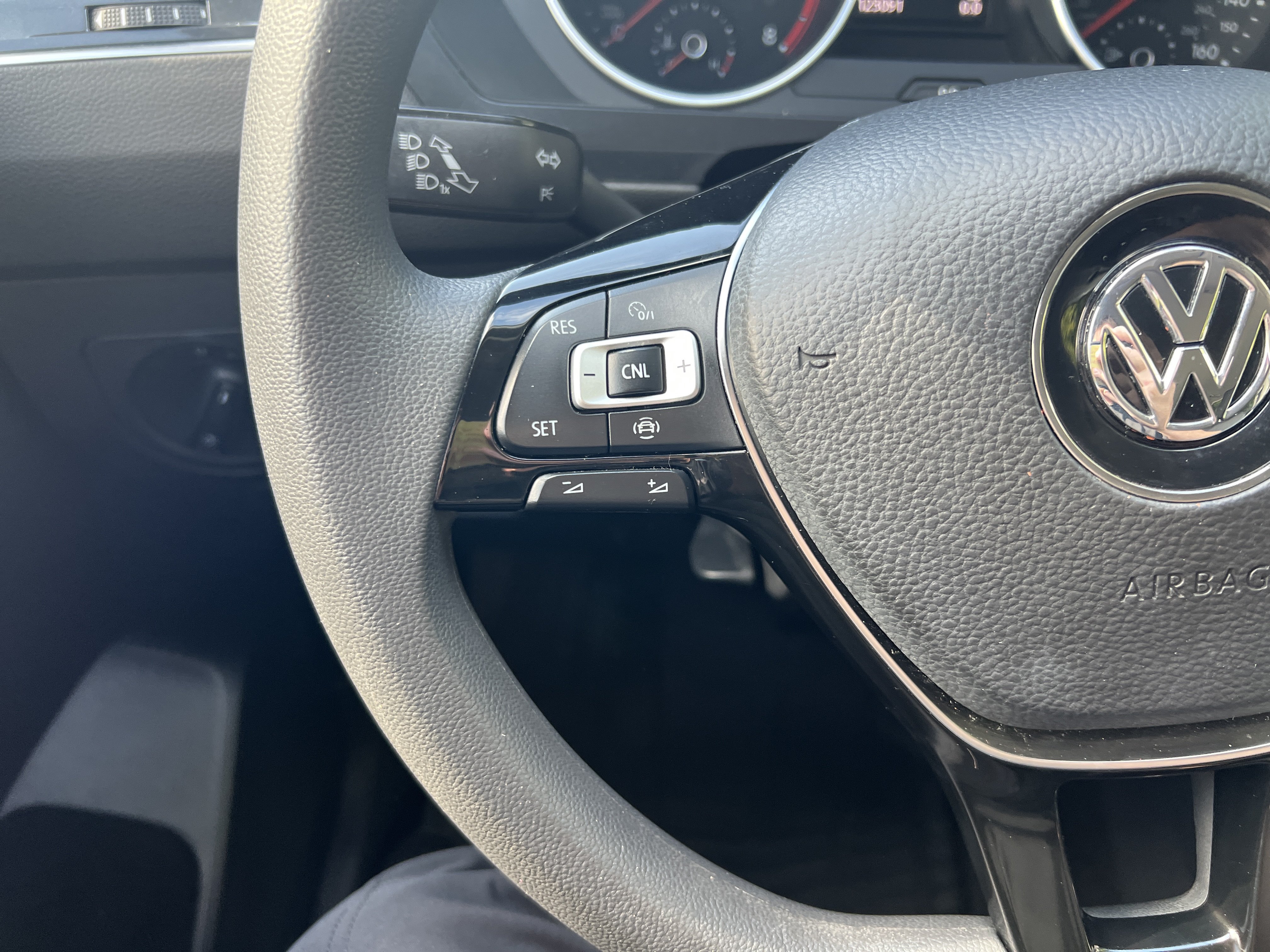 Used 2019 Volkswagen Tiguan S FWD image 11