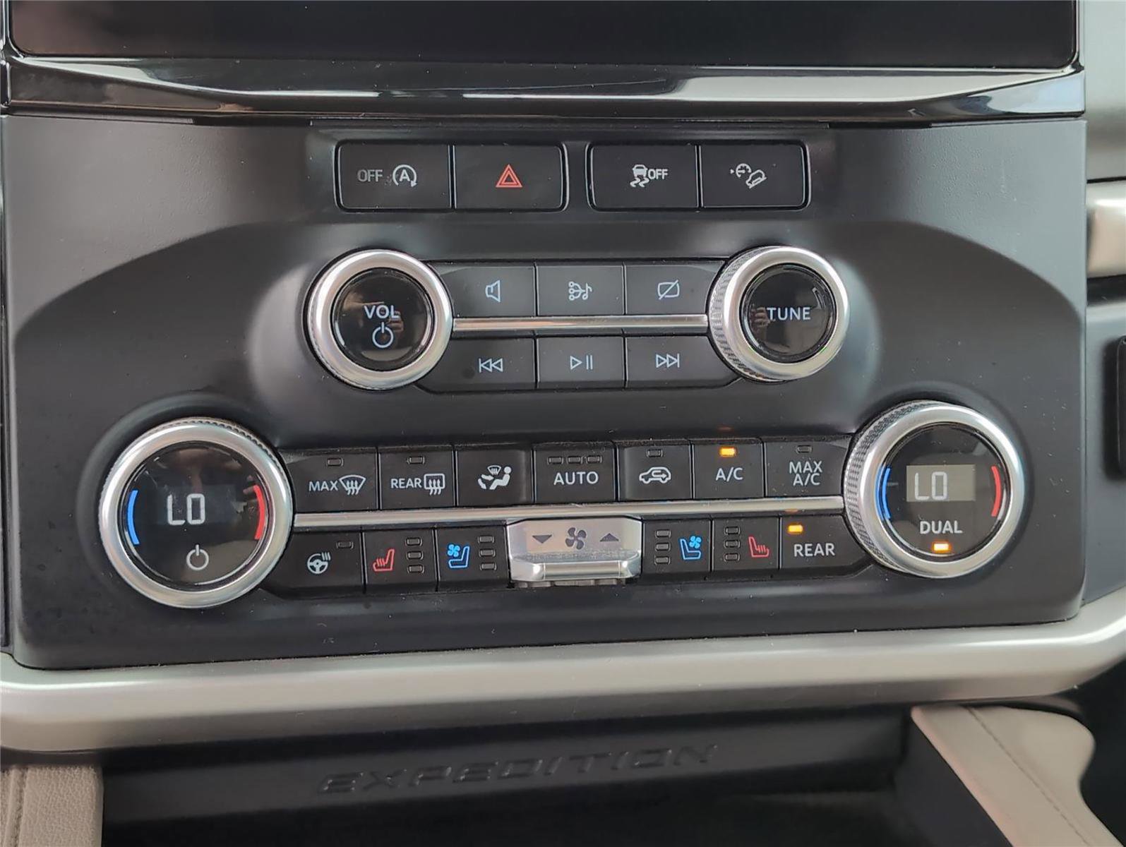 Used 2024 Ford Expedition Max XLT image 23