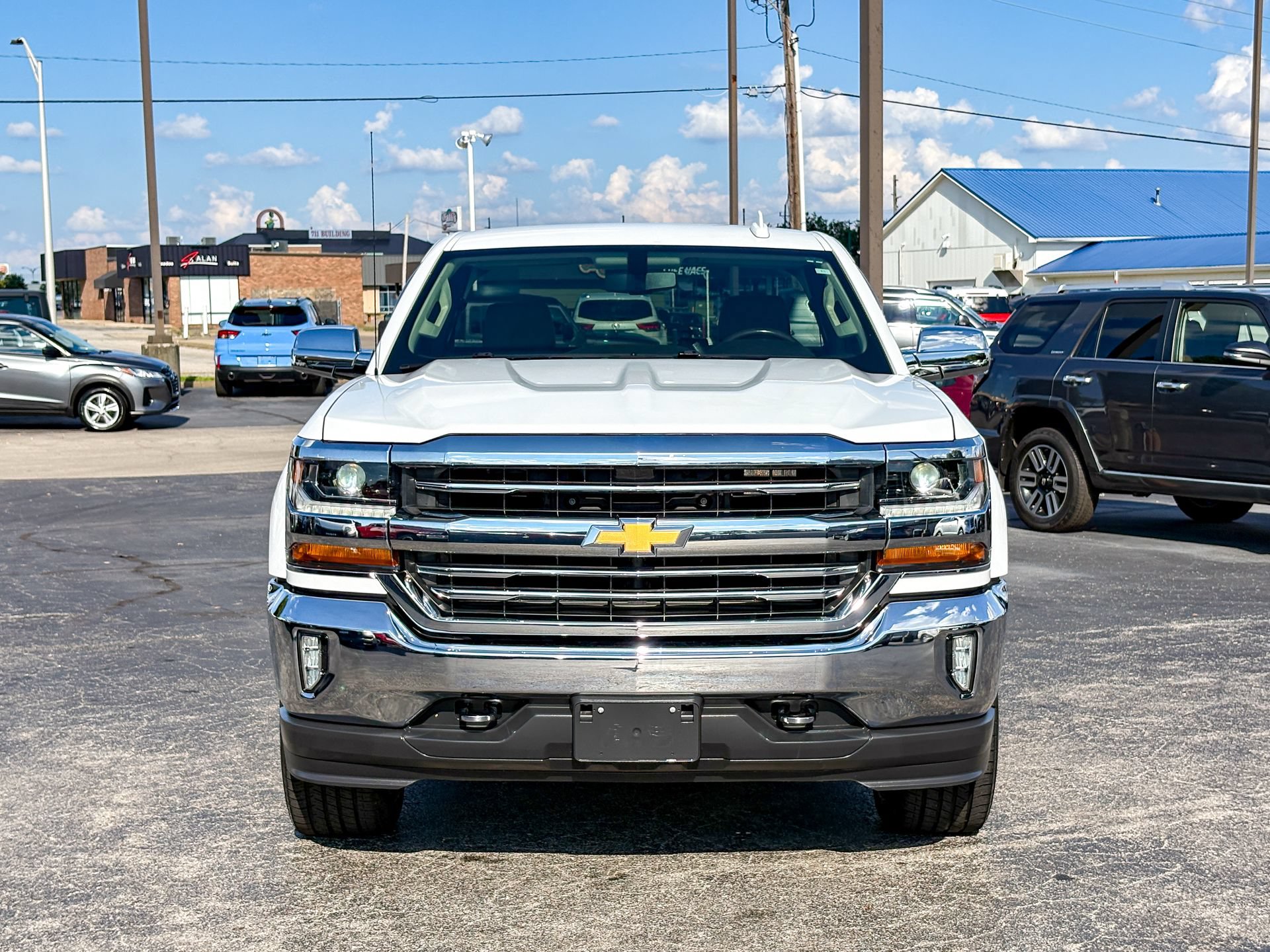 Used 2018 Chevrolet Silverado 1500 LT w/ LT Convenience Package AWD/4WD image 4