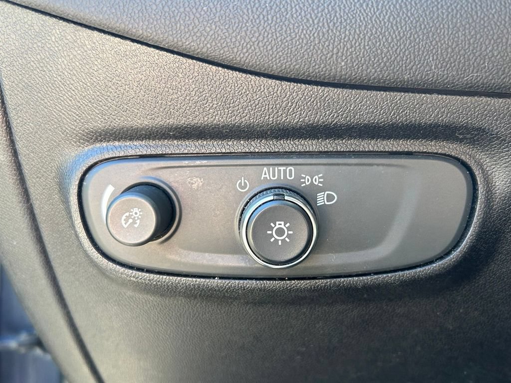 Used 2018 Chevrolet Equinox LT FWD image 17