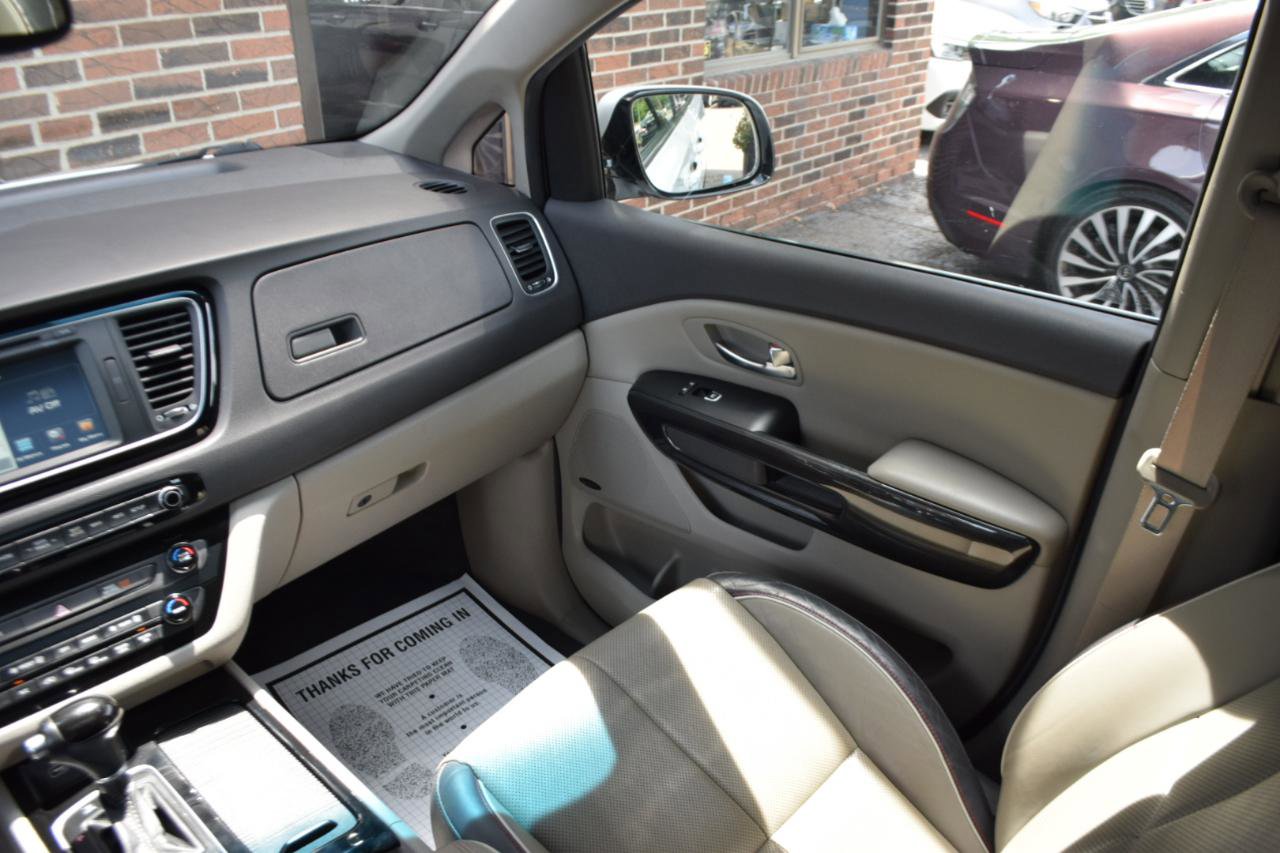 Used 2015 Kia Sedona SX FWD image 12