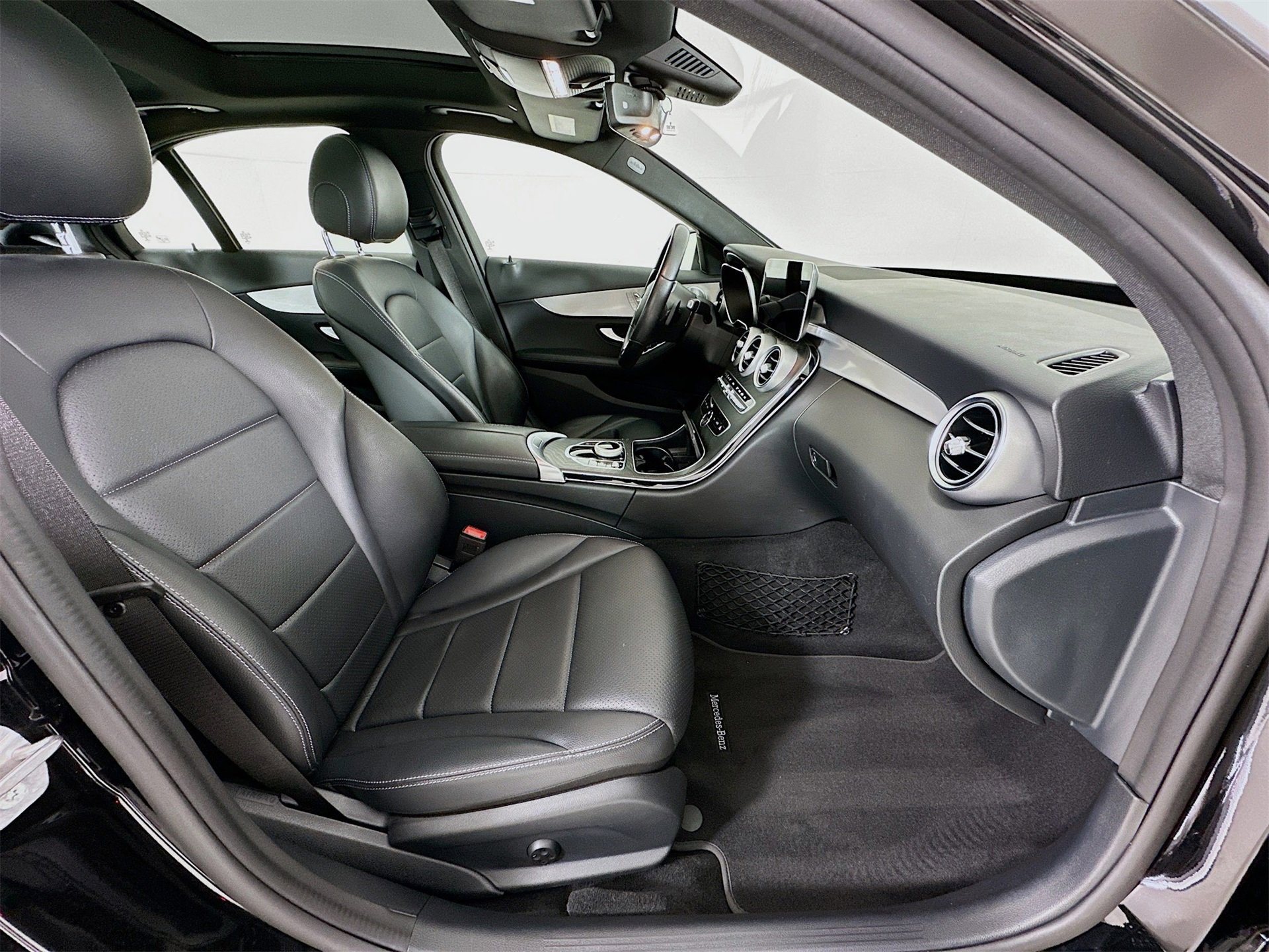 Used 2021 Mercedes-Benz C 300 Sedan image 30