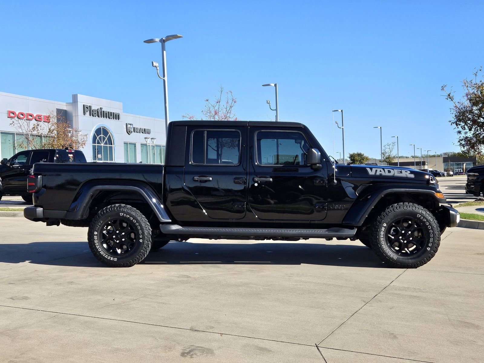 Used 2023 Jeep Gladiator Sport image 7