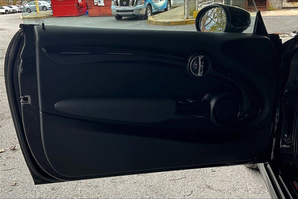 Used 2021 MINI Cooper 2-Door Hardtop image 13