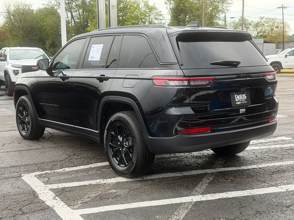 Used 2025 Jeep Grand Cherokee Altitude AWD/4WD image 7